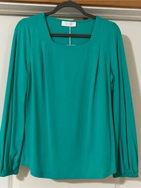 Noen Emerald Green Square
Neck Blouse - Long Blouson
Sleeve - Size 8 - New